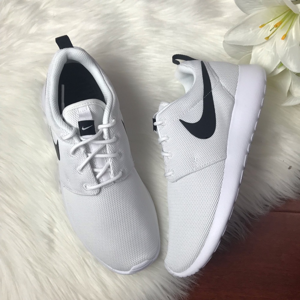 Women Nike Roshe One White - Picture 7 of 8